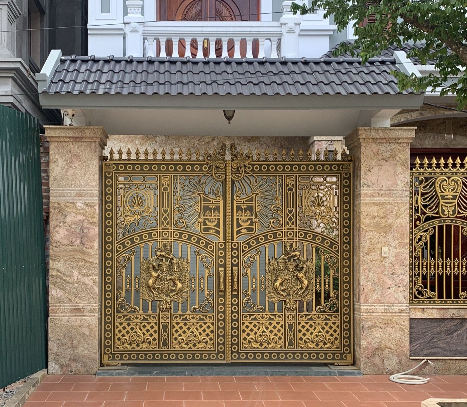 Cổng nhôm đúc - C018